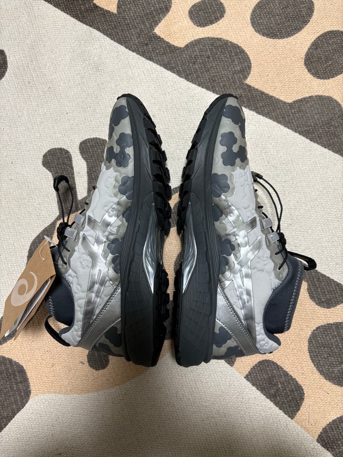 아식스 x 세실리에 반센 젤 터레인 MT 퓨어 실버 상품이미지2