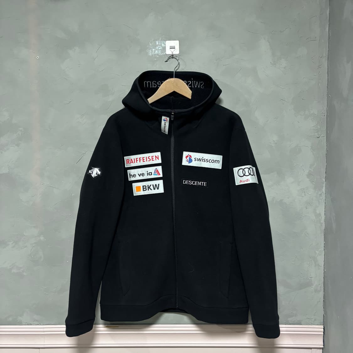 데상트 아우디 스위스 스키팀 플리스 자켓 상품이미지1
