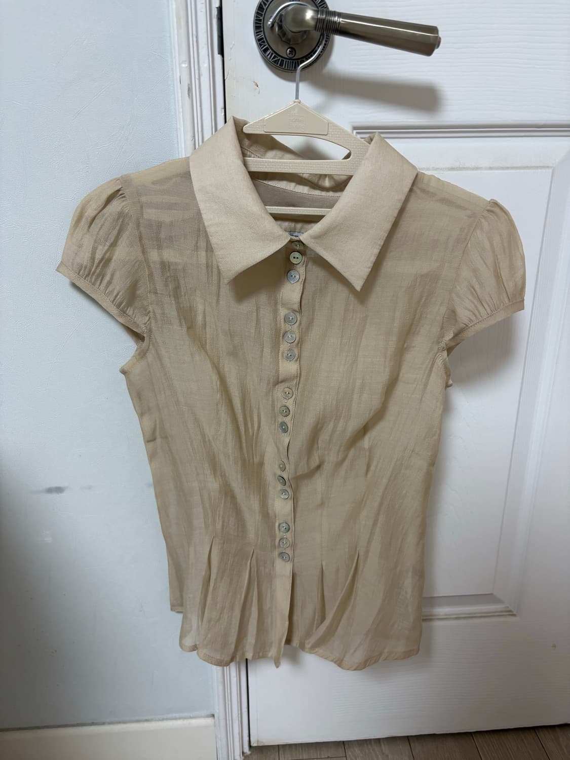 Sculptor sheer pleated hem blouse beige 상품이미지2