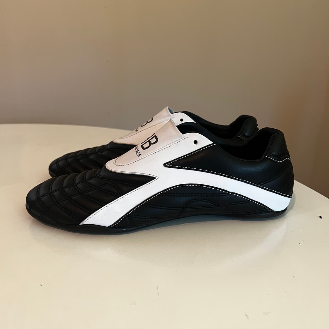 발렌시아가 젠 스니커즈 블랙&화이트 상품이미지2