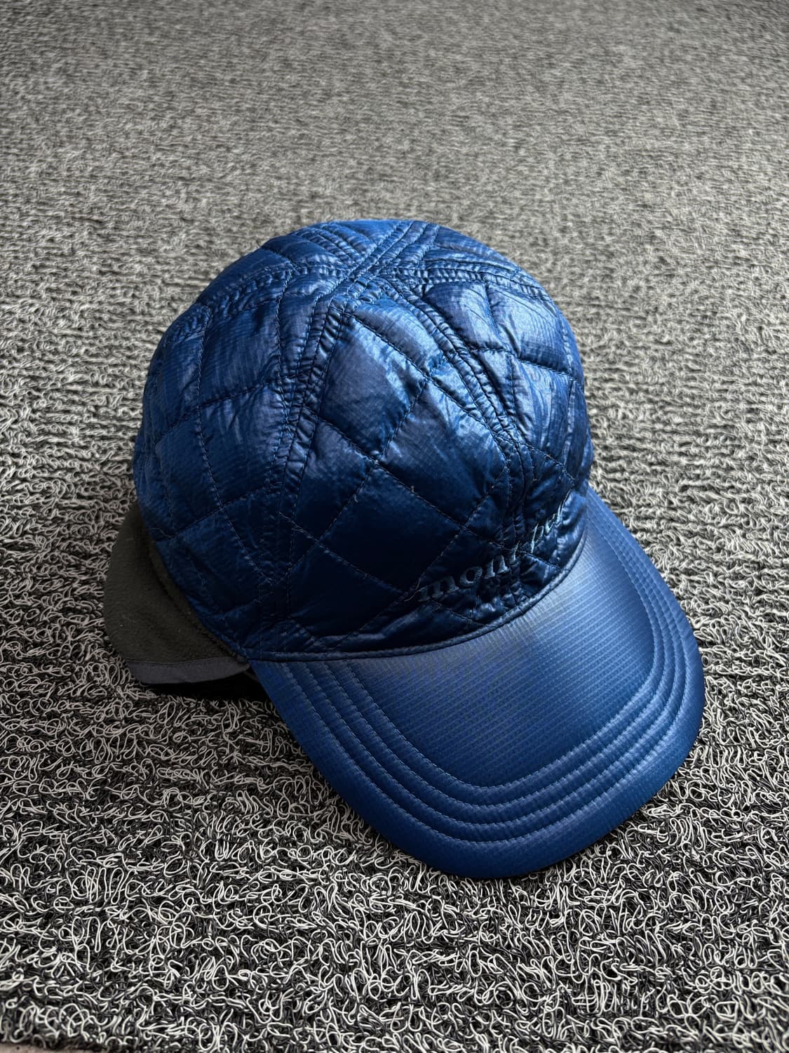 몽벨 이어플랩 퀼티드 블루 메탈 볼캡 1924 상품이미지1