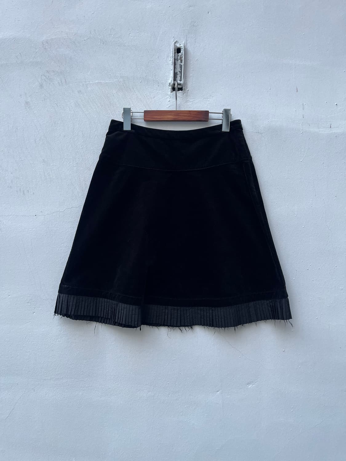 DKNY 벨벳 플리츠 미디 스커트  상품이미지3