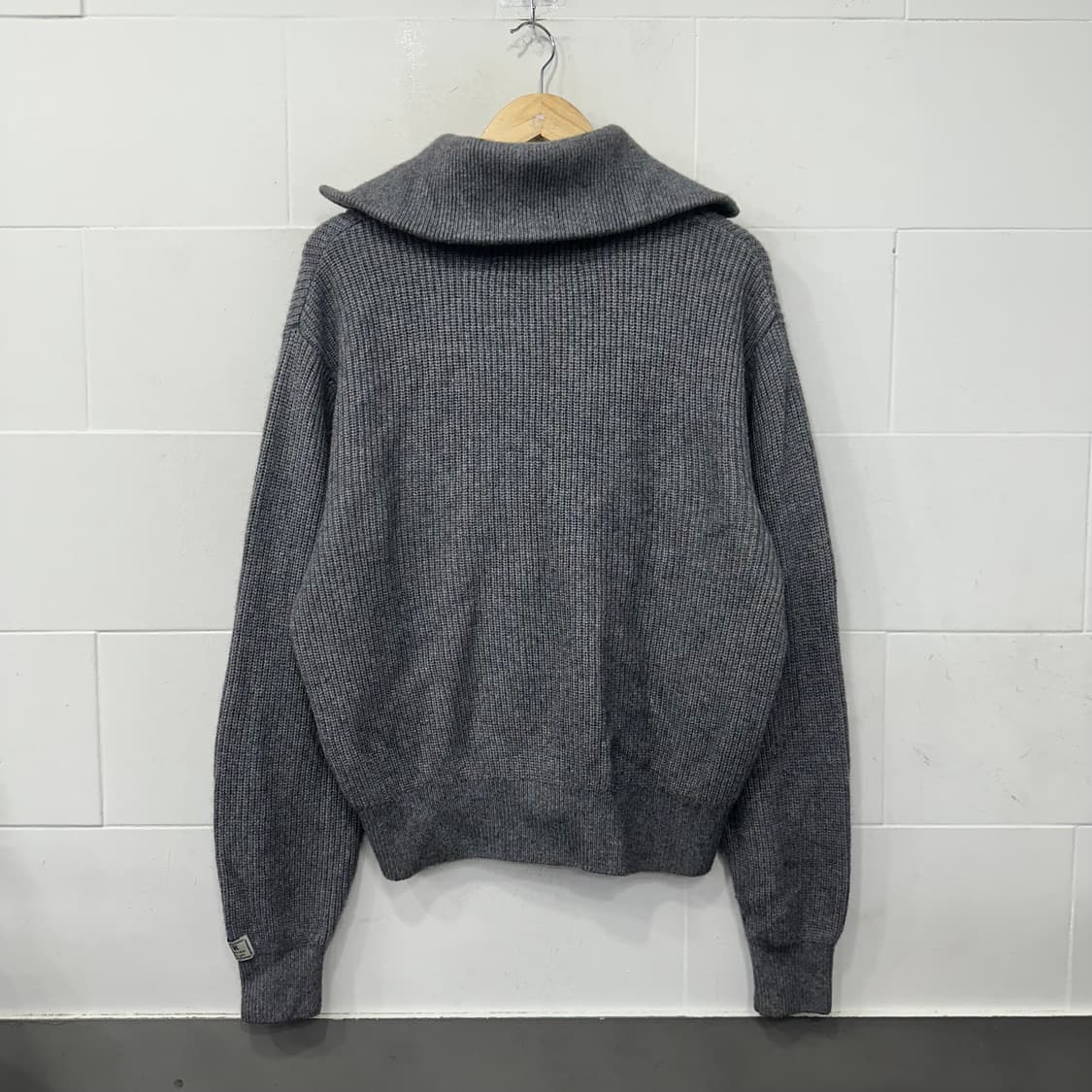 세터 버튼 업 세일러니트 하프집업 상품이미지8