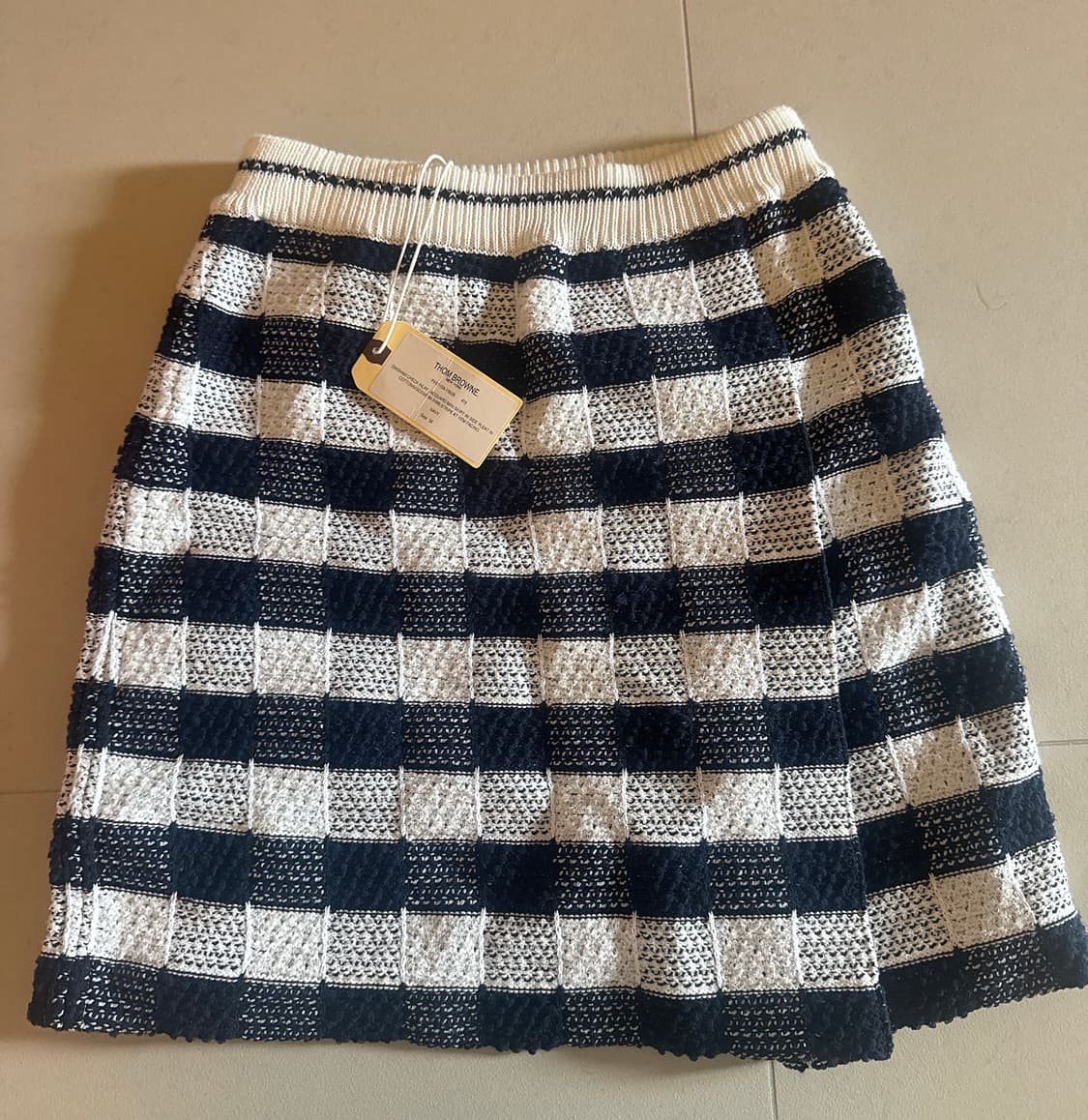 [새상품/정품] 톰브라운 체크 니트 스커트 상품이미지3