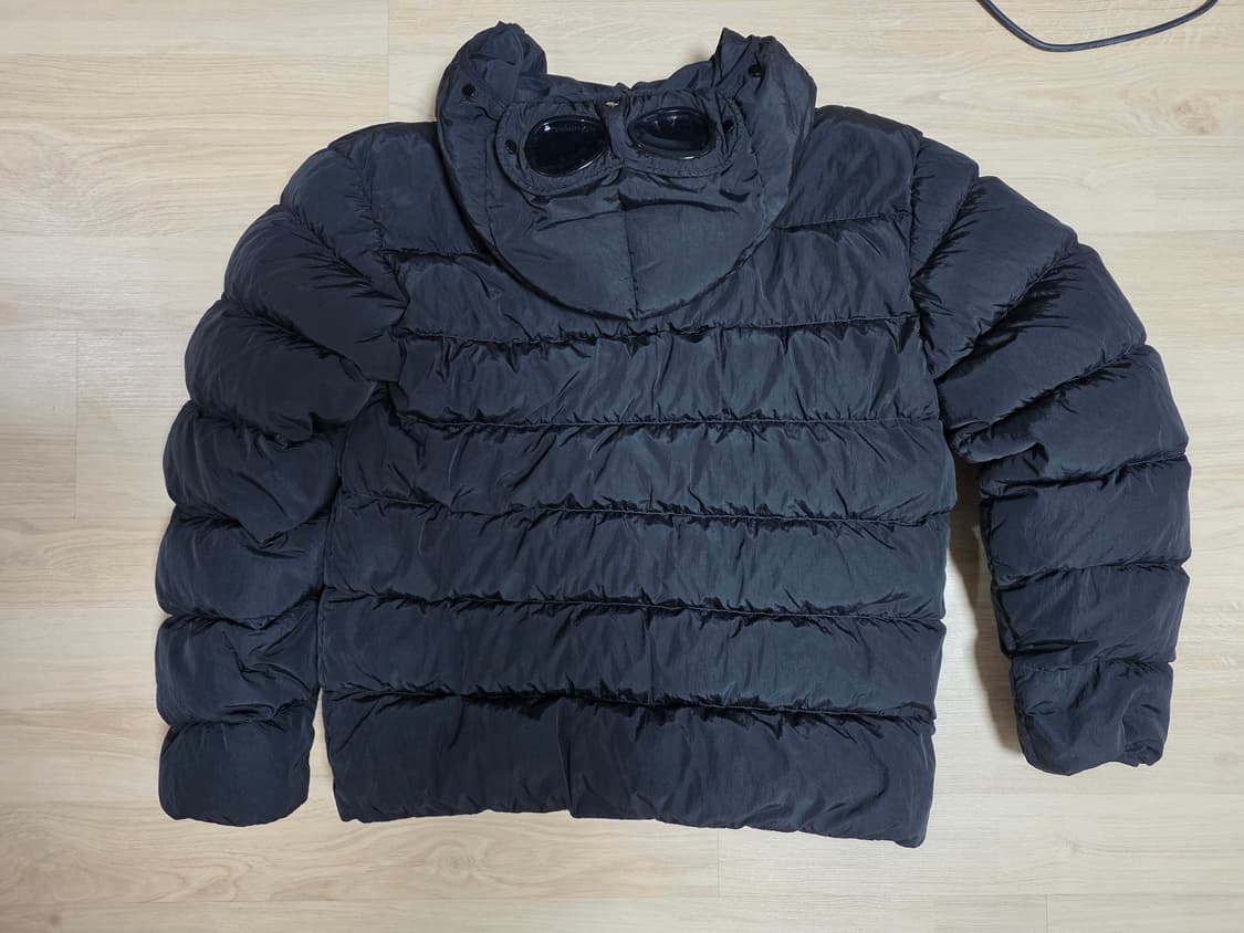 Cp컴퍼니 25fw 에코 크롬 고글 패딩 블랙 L사이즈 상품이미지5