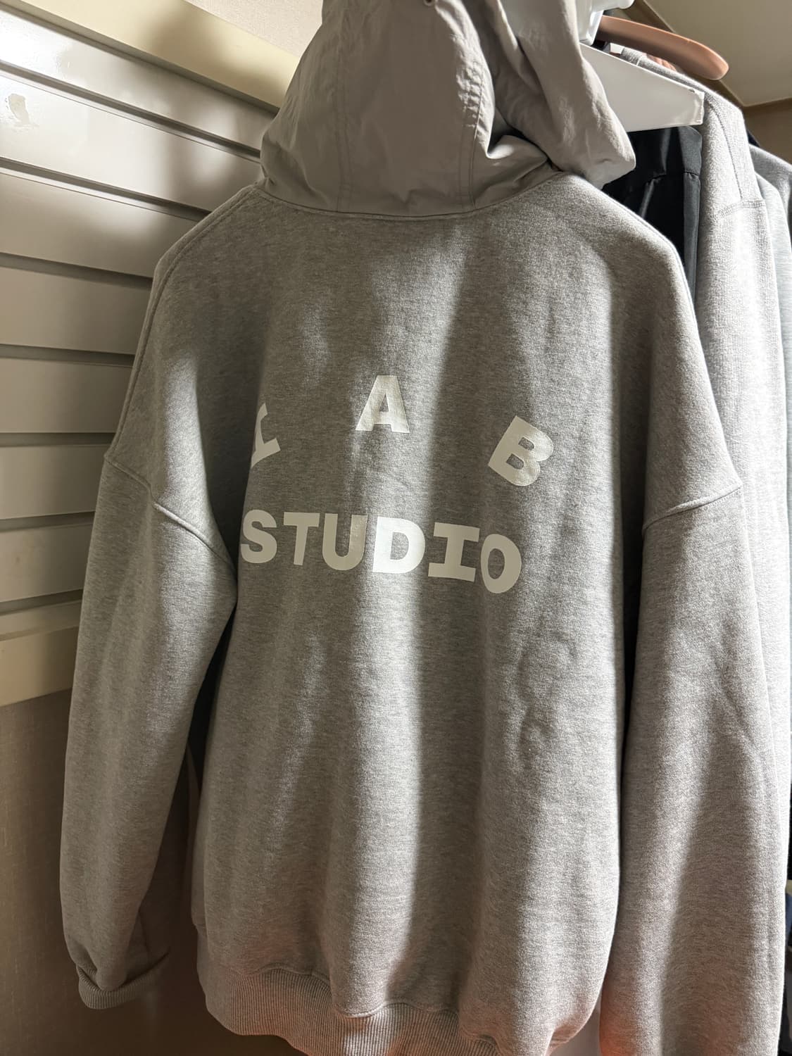 아이앱 스튜디오 우븐 후디 그레이 화이트 상품이미지2