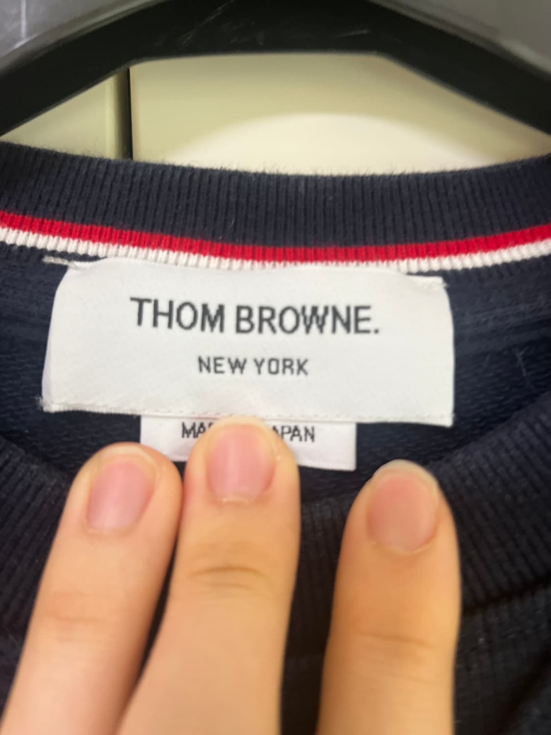 [3]톰브라운 사선완장 맨투맨 네이비 t 상품이미지5