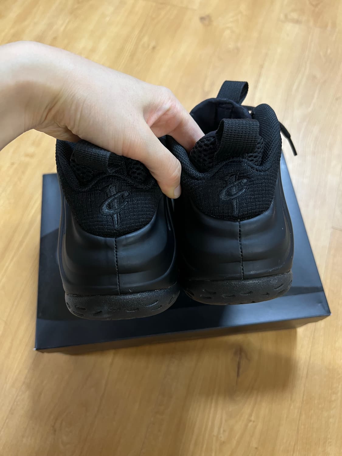 나이키 에어폼포짓 올블랙 260 판매 상품이미지5