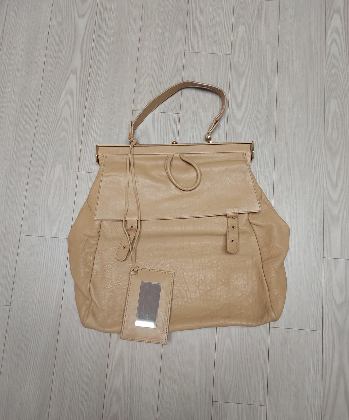 발렌시아가 클래식 레더 투웨이백 베이지 상품이미지4