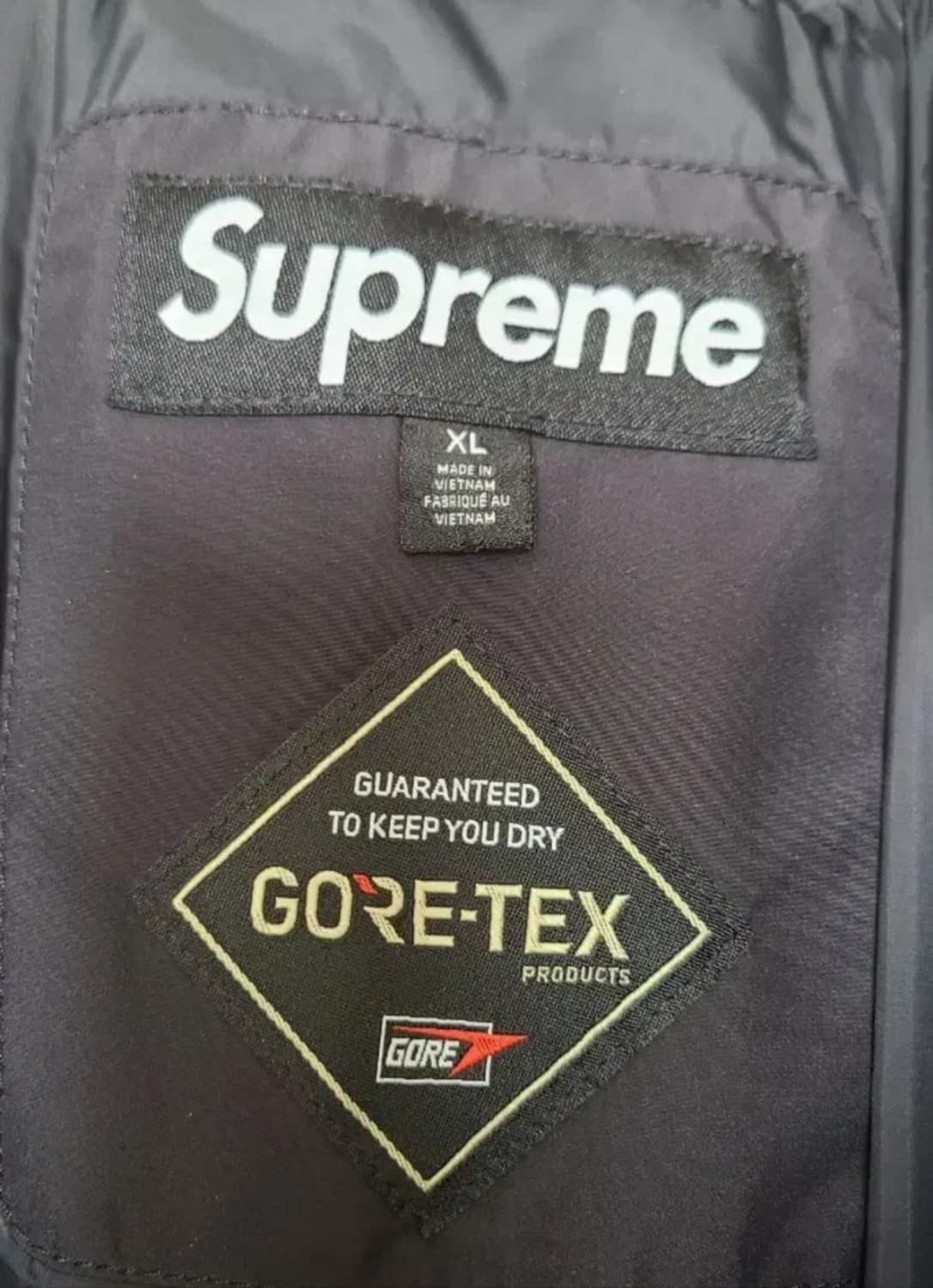 슈프림24FW 고어텍스 900필 다운 파카 블랙 상품이미지3