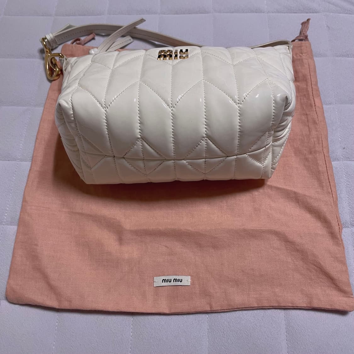 (정품)미우미우 스피릿 마테라쎄 시레 미니백 화이트 가방 상품이미지5