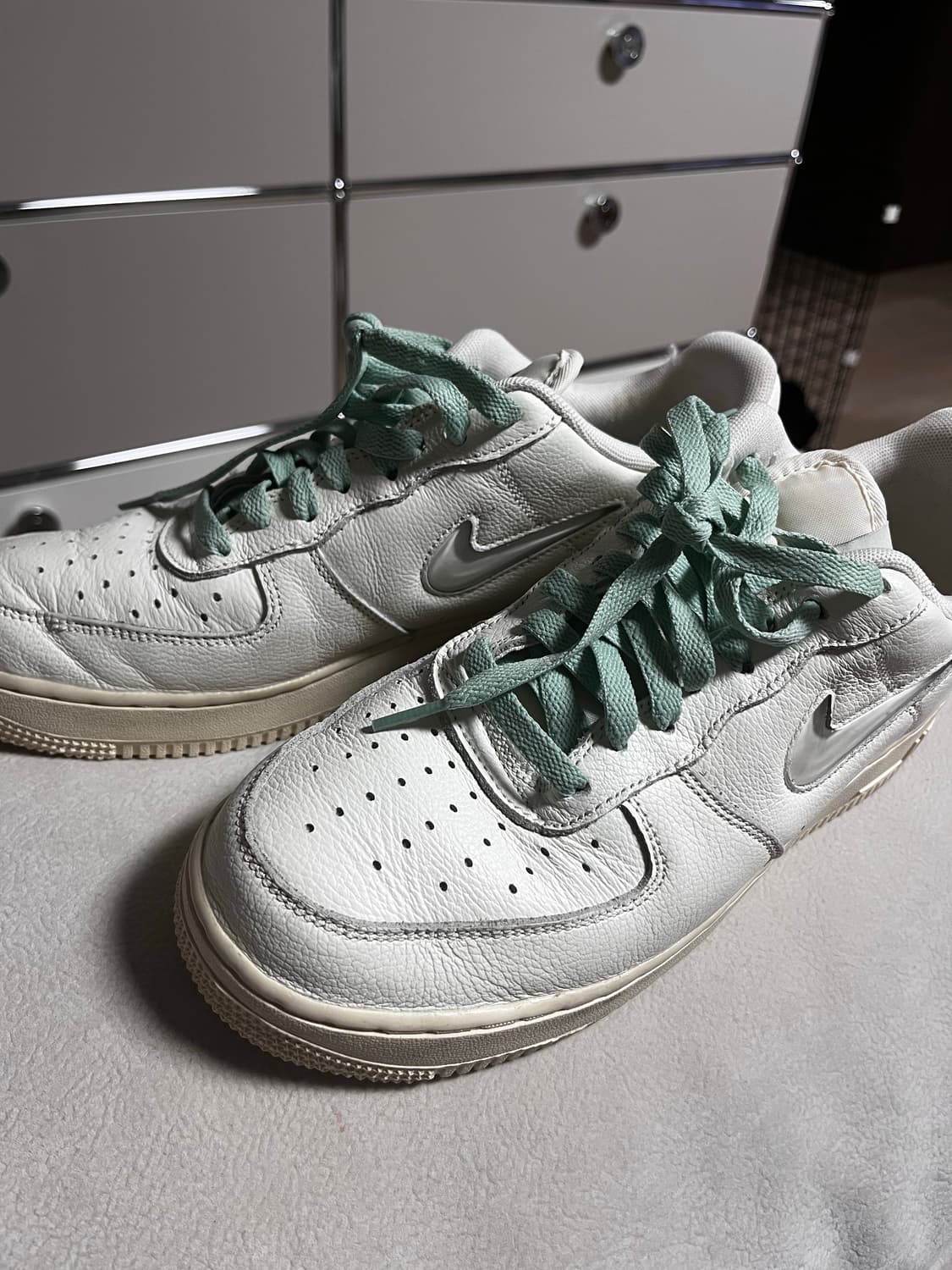 [270] 나이키 에어포스 1 빈티지 세일 (DO9785-100) 상품이미지1