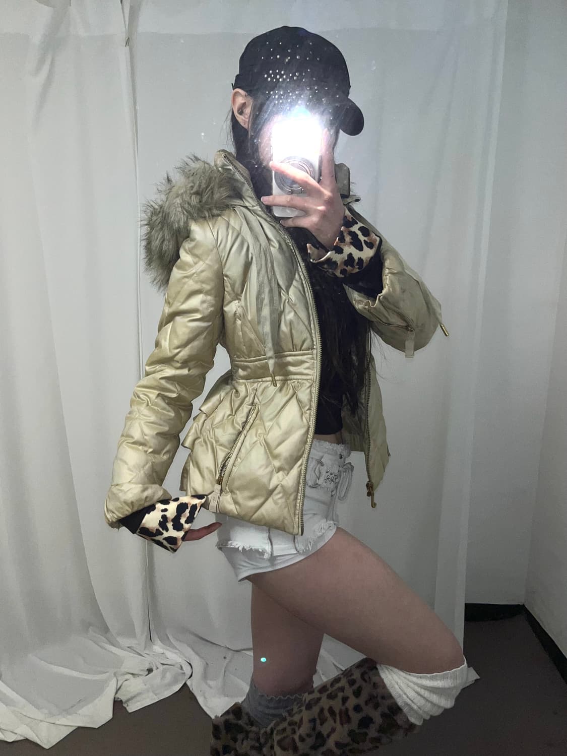 juicycouture 베이지 갸루 글로시 패딩 상품이미지1