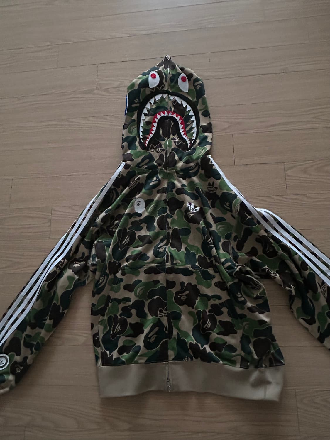 베이프 아디다스 월드컵 기념 샤크후드 상품이미지1