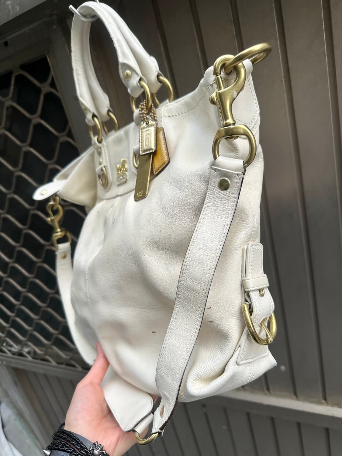 Coach stud leather shoulder bag 상품이미지4