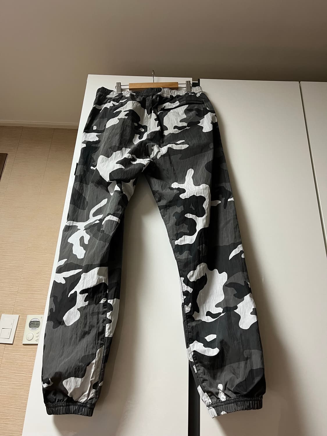 [S] 슈프림 스톤아일랜드 나일론 메탈 스노우 화이트카모 트랙팬츠 상품이미지3