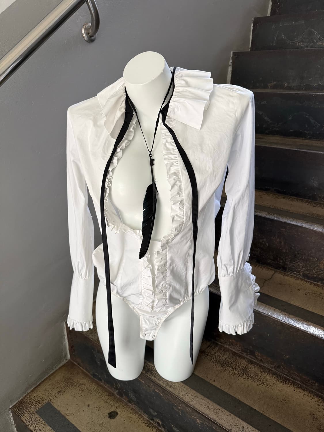 앤드뮐미스터 블랙 페더 스트랩 목걸이 상품이미지2