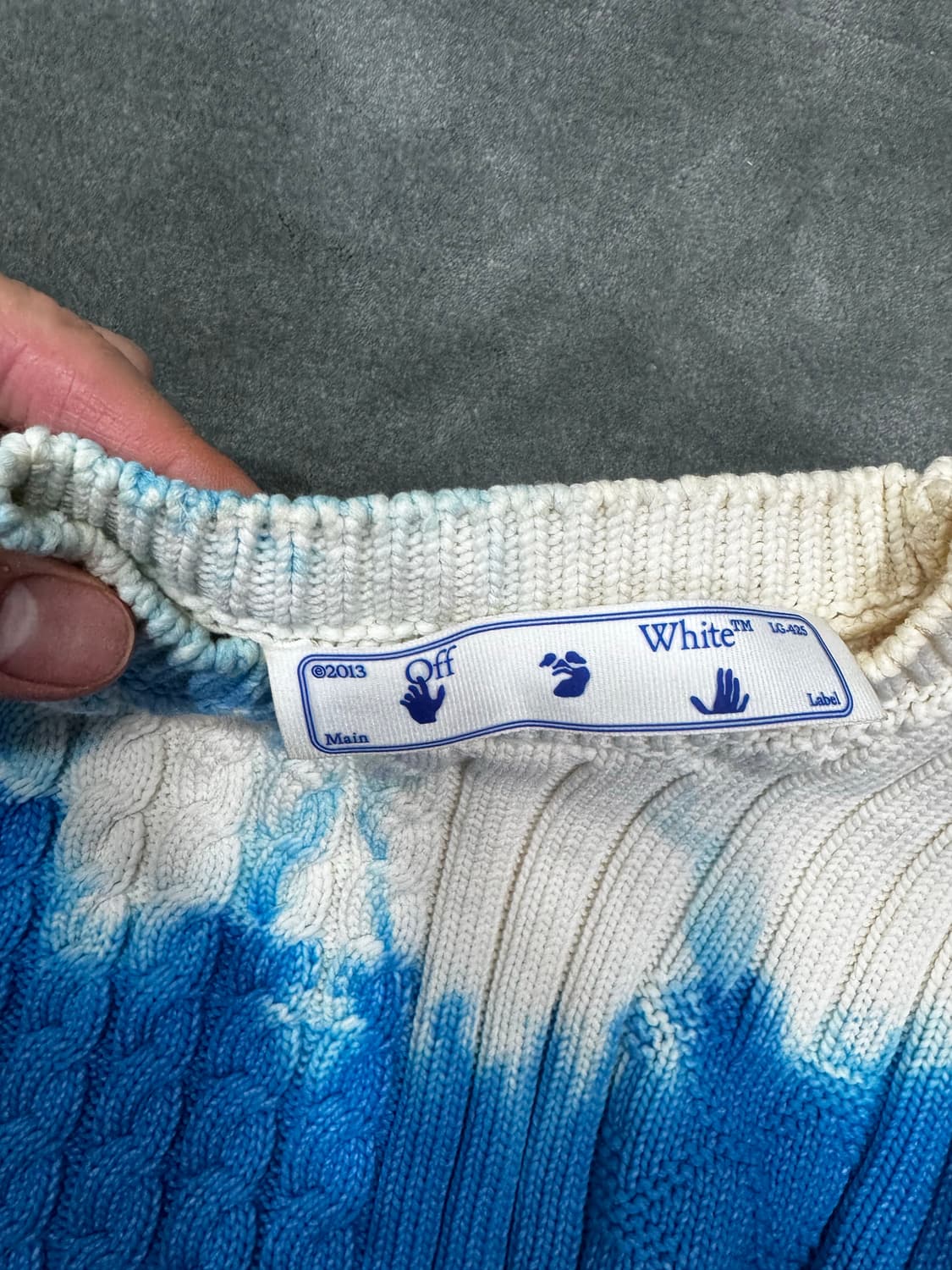 오프화이트 블루 페인티드 크롭 스웨터 34 상품이미지2