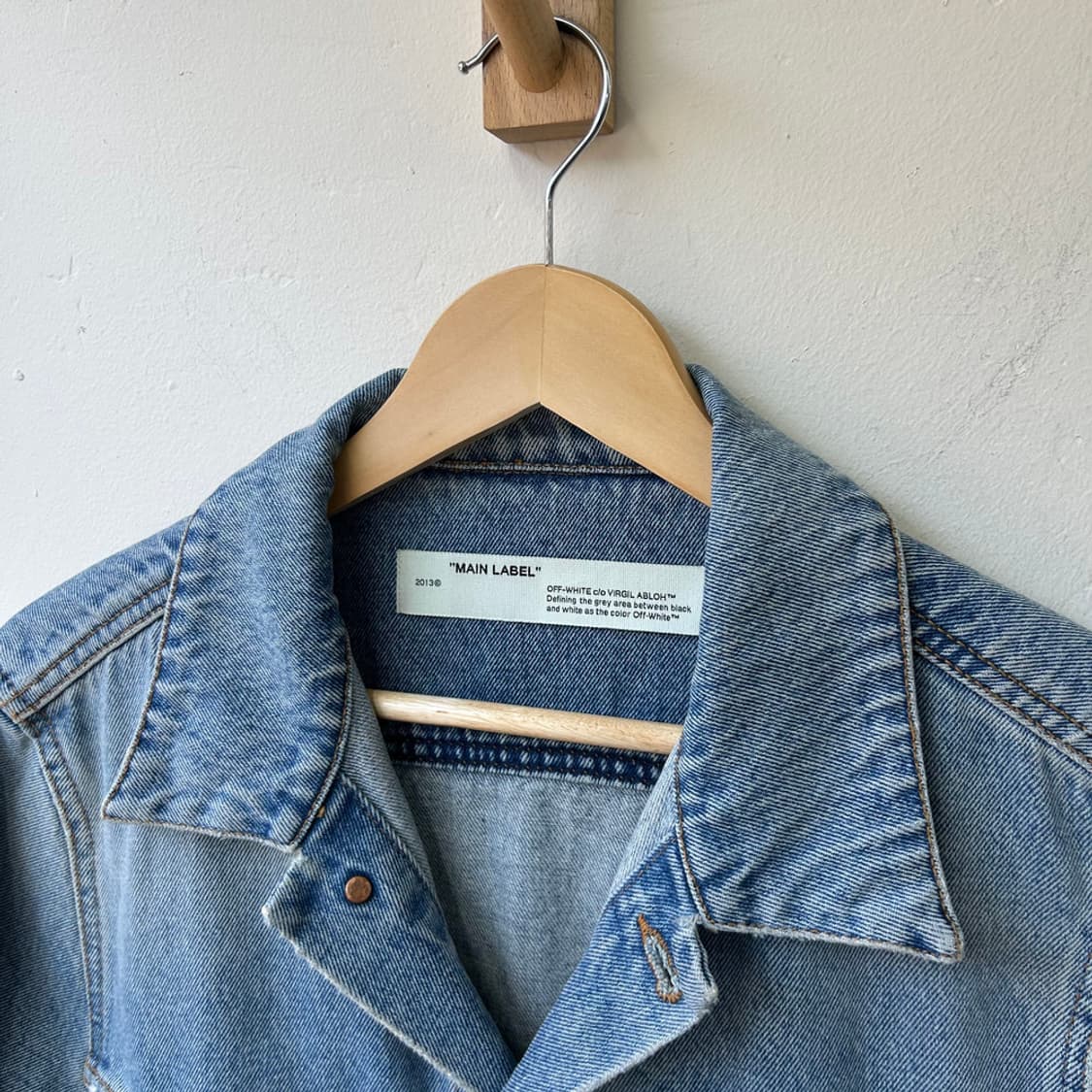 16643 - 19F/W 오프화이트 11주년 푸시아 데님 자켓 상품이미지4