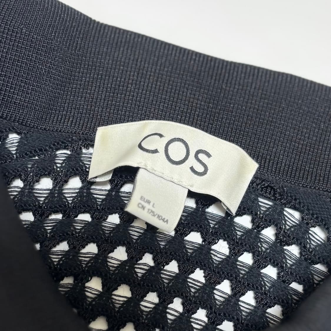 COS(코스) 오픈 니트 메쉬 폴로 셔츠 상품이미지4