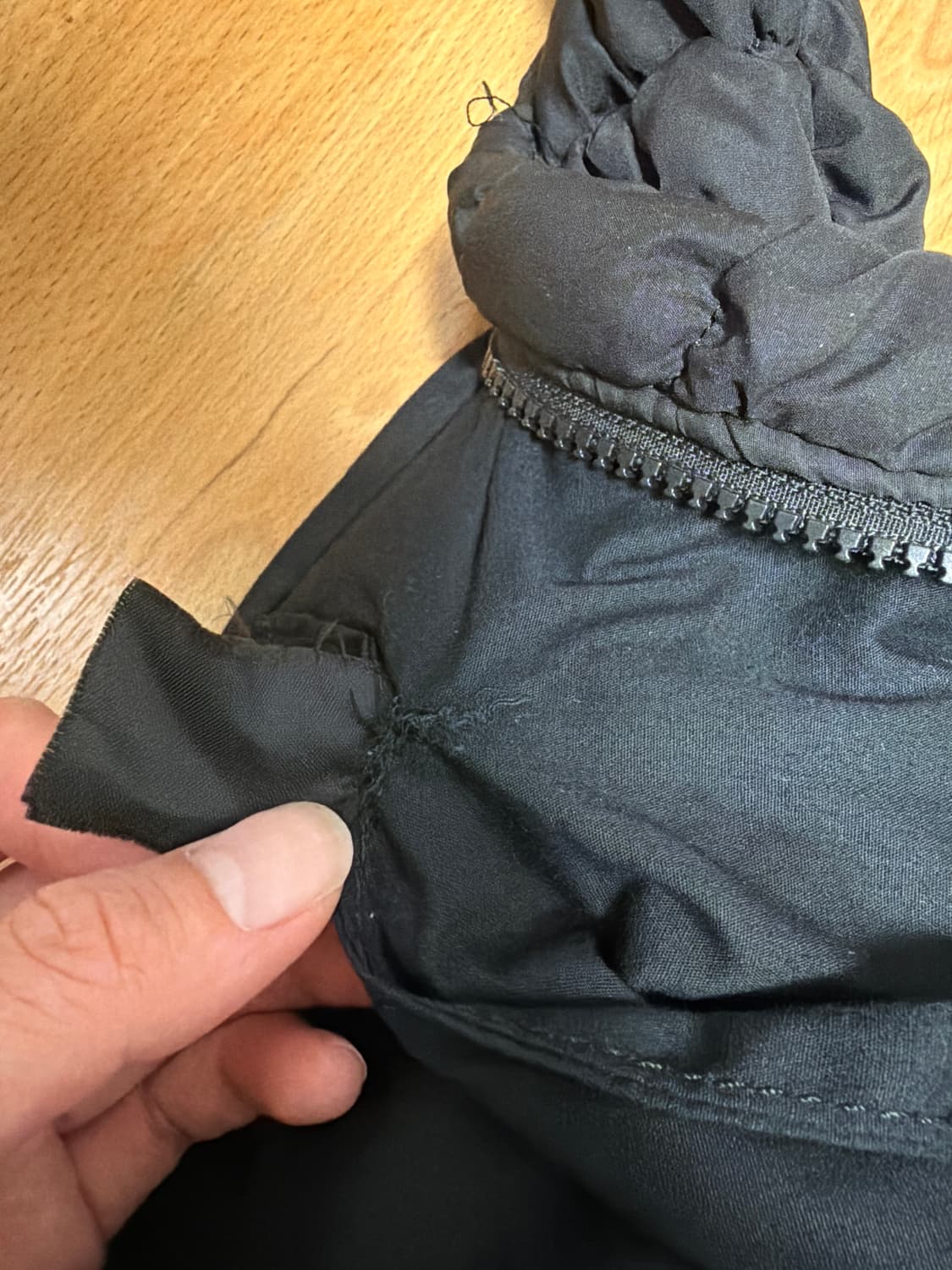 코스 COS 퀼티드 오버사이즈 숄더백 블랙 상품이미지2