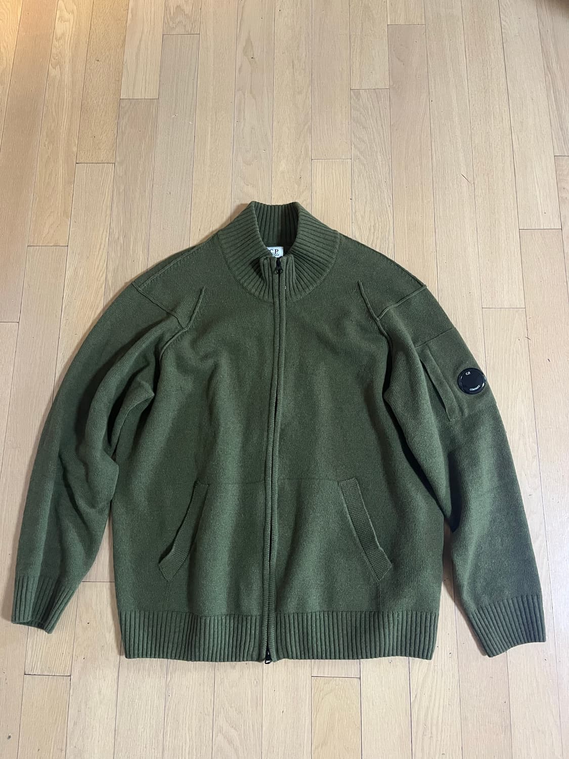 CP컴퍼니 니트 집업 카키 - 25FW 상품이미지1