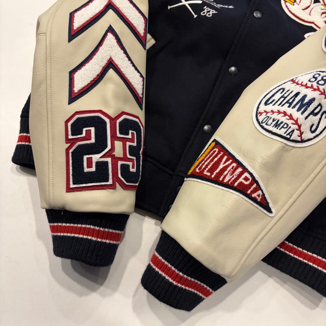 [3] 아웃스탠딩 패치 바시티 자켓 블랙 D792 상품이미지7