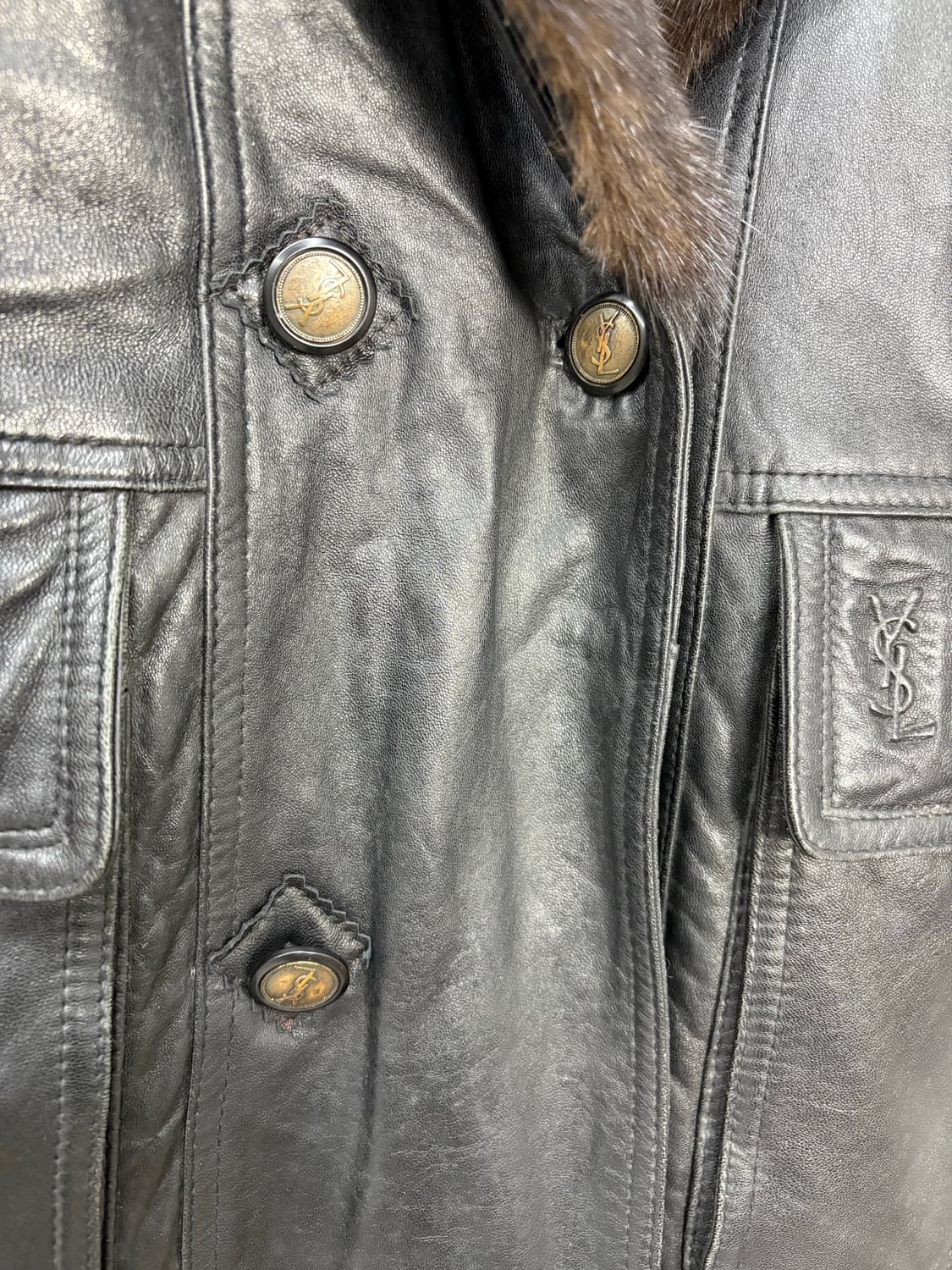 입생로랑 밍크퍼 카라 디테일 가죽자켓 (퍼 탈부착 가능)A3473 상품이미지2