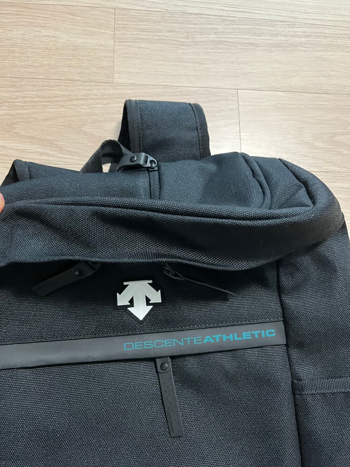 데상트 애슬레틱 백팩입니다 상품이미지3