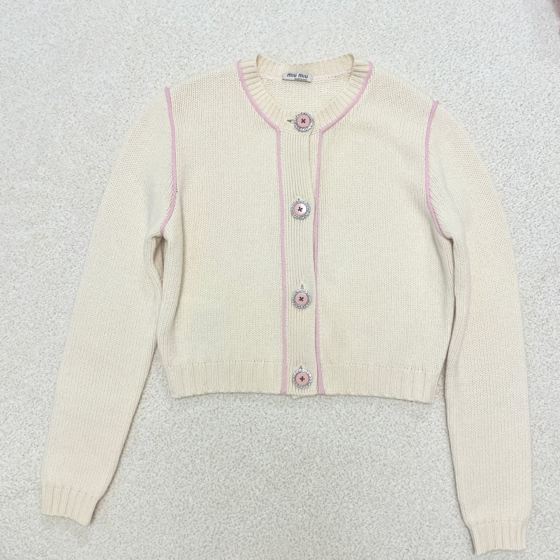 미우미우 큐빅 버튼 캐시미어 가디건 상품이미지1