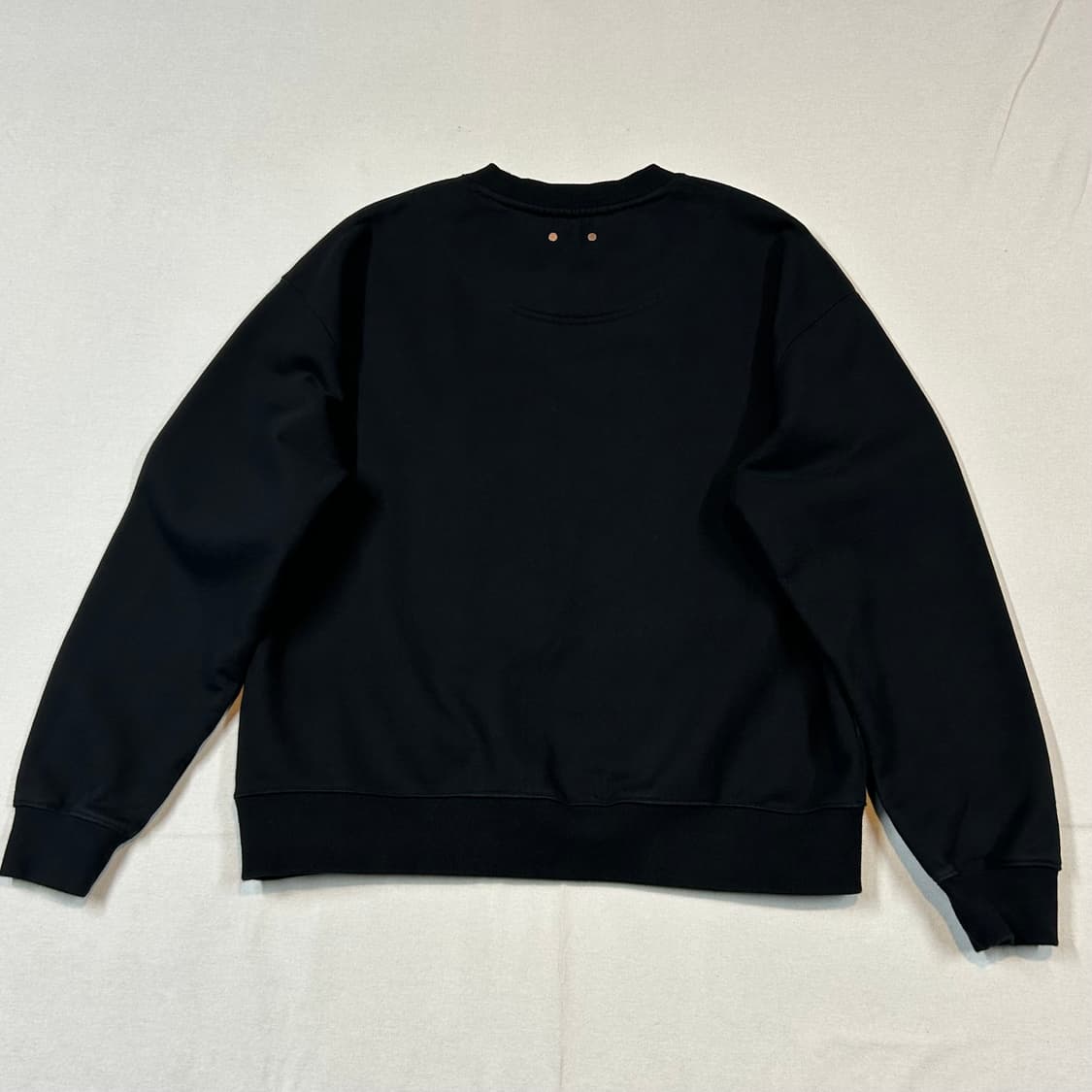 XL) 앤더슨벨 블랙 하트 자수 로고 맨투맨 상품이미지6