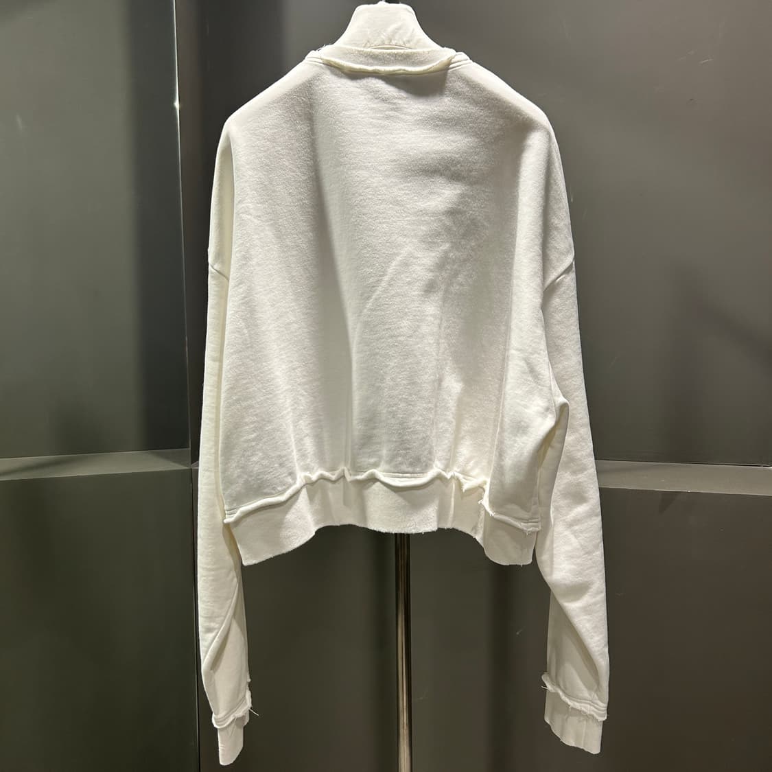 미우미우 크롭 스웨트셔츠 상품이미지5