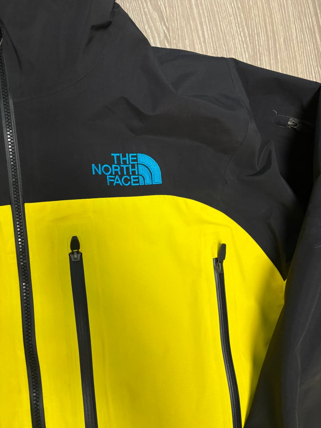 슈프림 x 노스페이스 테입드 심 쉘 자켓 옐로우 - 22FW 상품이미지3