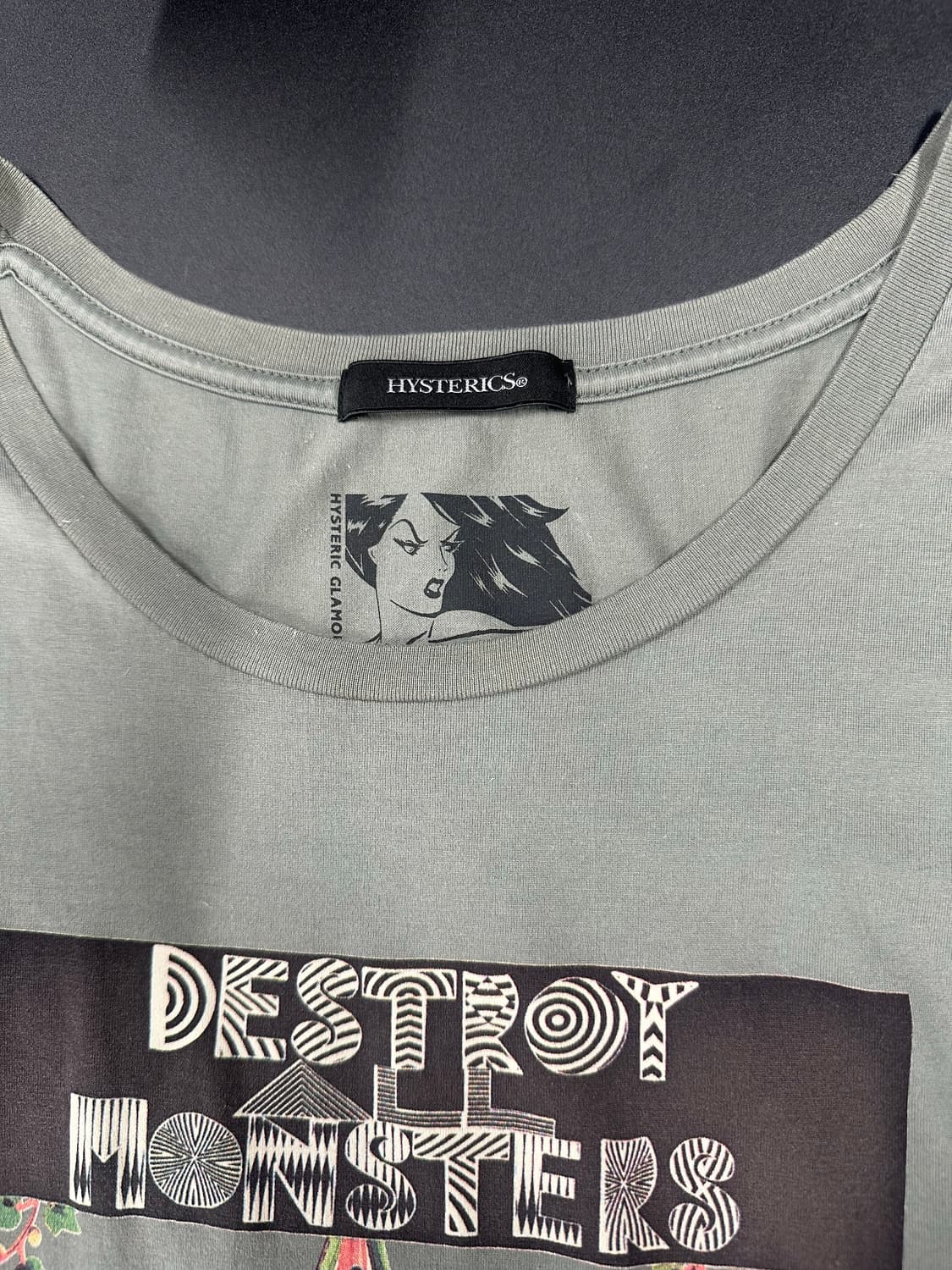 히스테릭 글래머 Destroy All Monsters 카키 라운드넥 반팔 상품이미지6