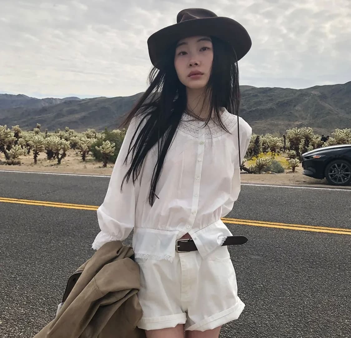 Howus 호와스 easel blouse 화이트 상품이미지1