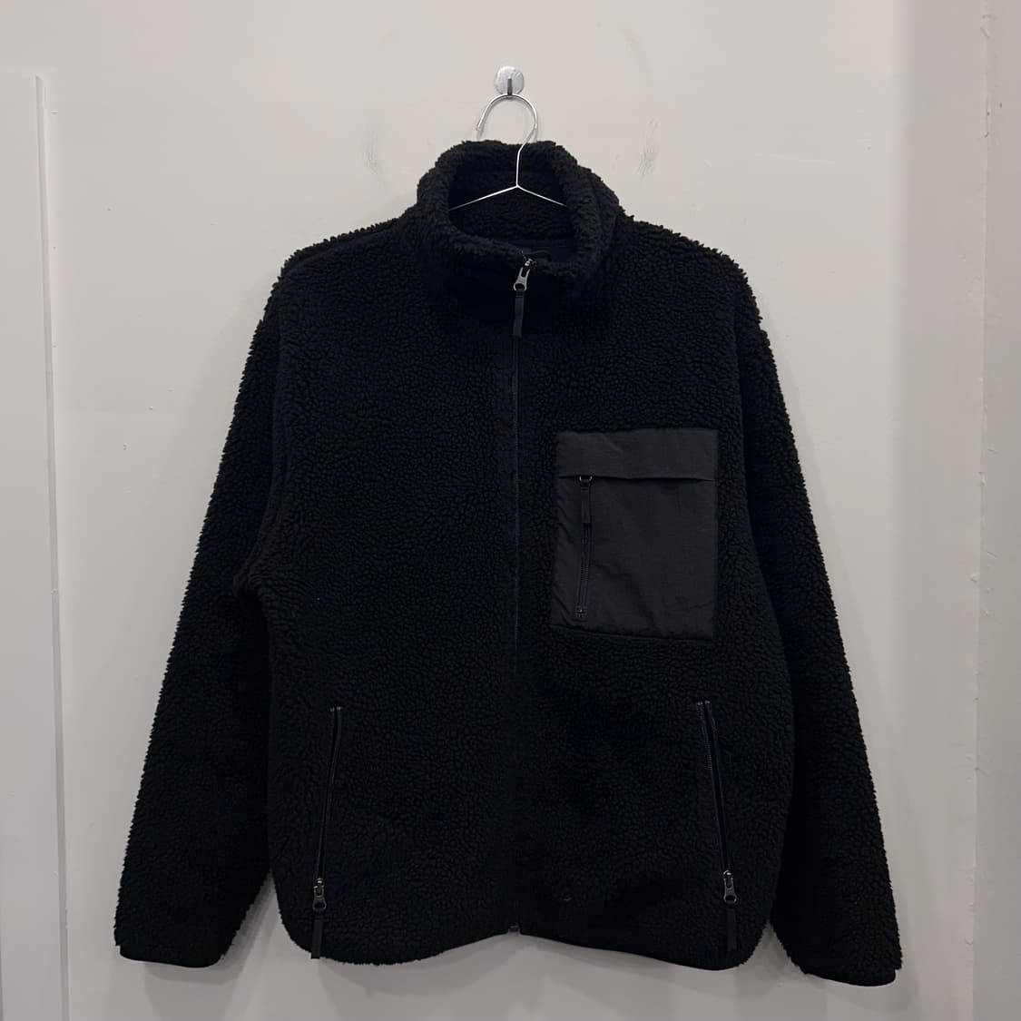 무신사스탠다드 무지 체스트포켓 뽀글이 플리스 상품이미지2