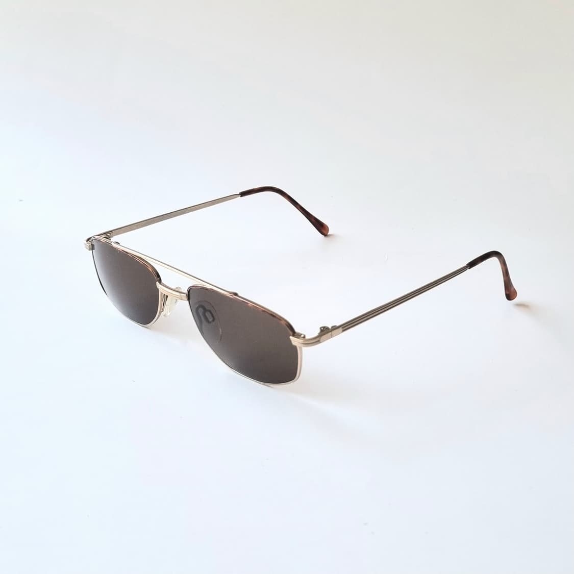 데드스탁 간결함 속에 깃든 묵직한 클래식 선글라스 1781 상품이미지4