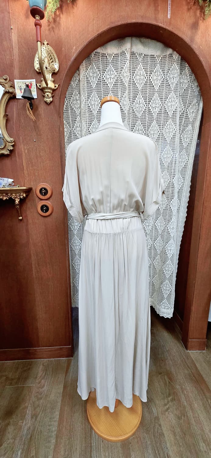 M) H&M 롱원피스 베이지 셔링 허리끈 여리핏 상품이미지4