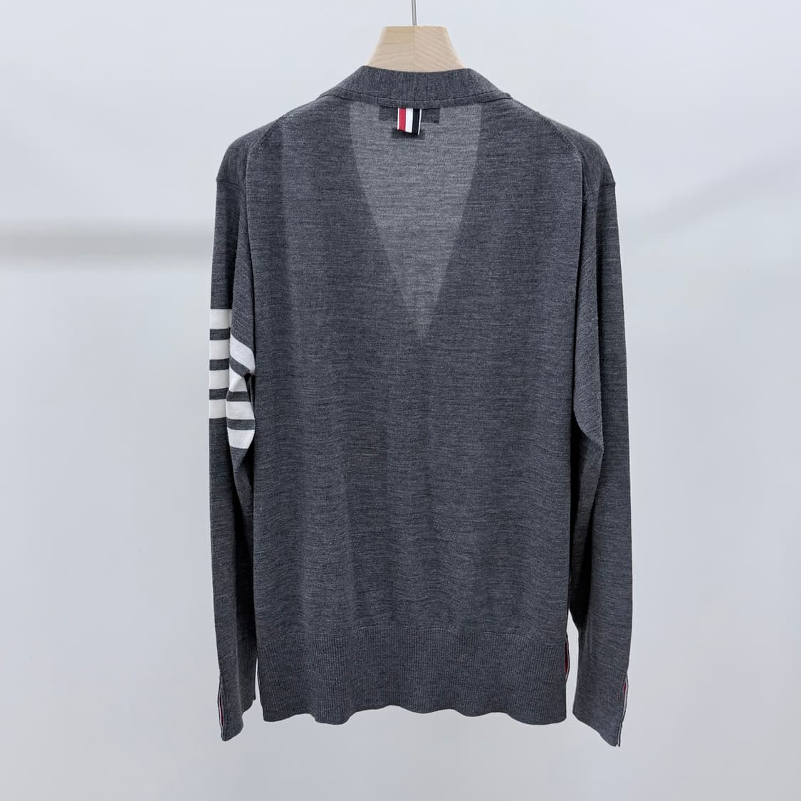 [미사용/3] 톰브라운 사선완장 메리노 울 가디건 그레이 상품이미지5