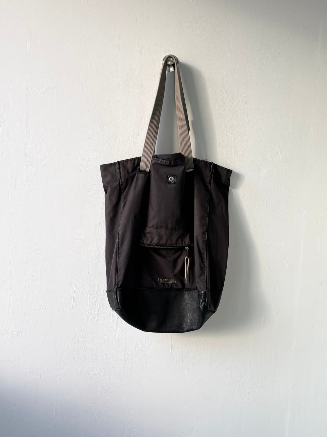 크리스 반 아쉐 이스트팩 페이딩 숄더백 상품이미지4