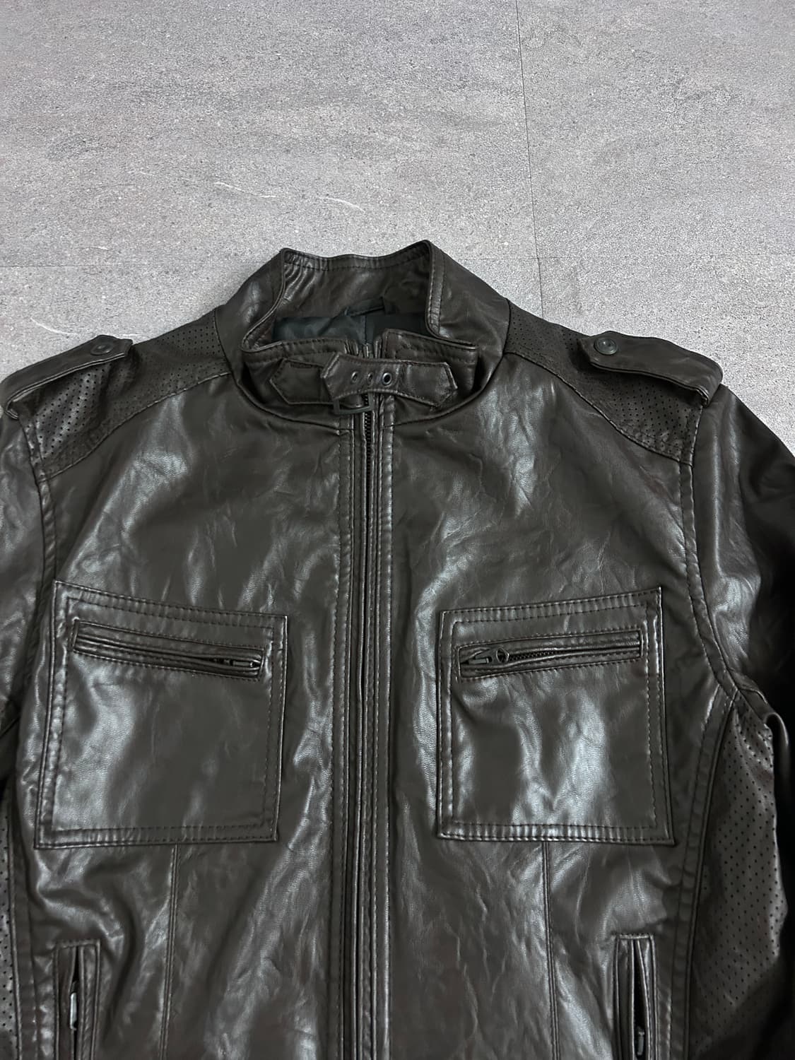 자라 비건 레더 펀칭 판넬 자켓 상품이미지7