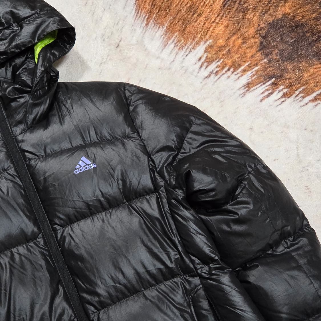 아디다스 퍼플 로고 구스다운 후드 패딩 상품이미지3