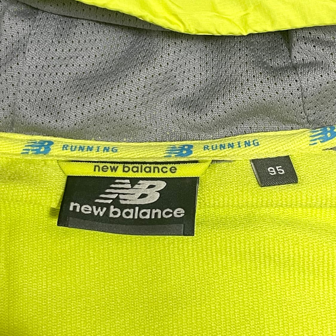 뉴발란스 러닝 그레이 형광 배색 후드집업 점퍼 여성95 상품이미지4