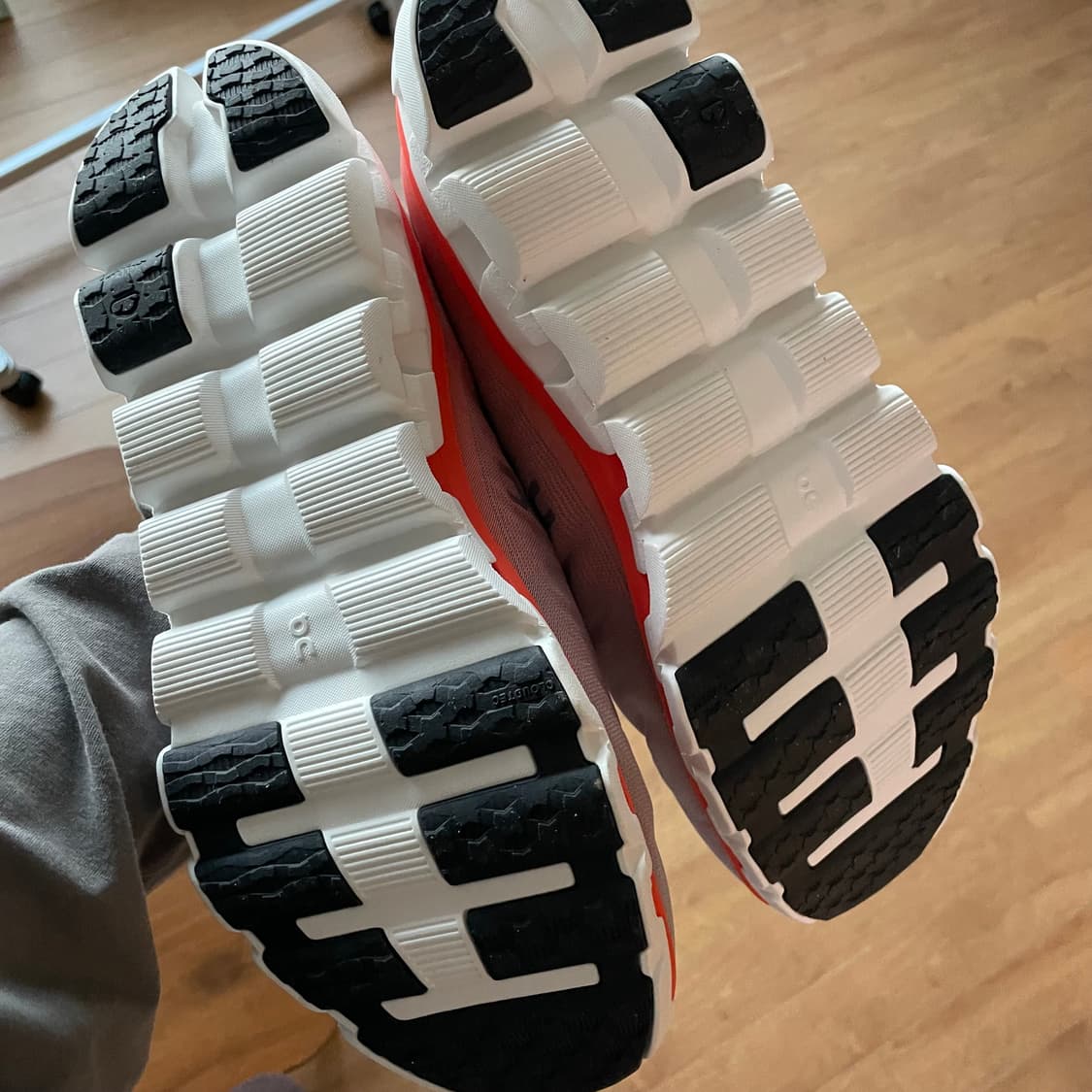 온러닝 런닝화 남성 운동화 10.5 사이즈 상품이미지3