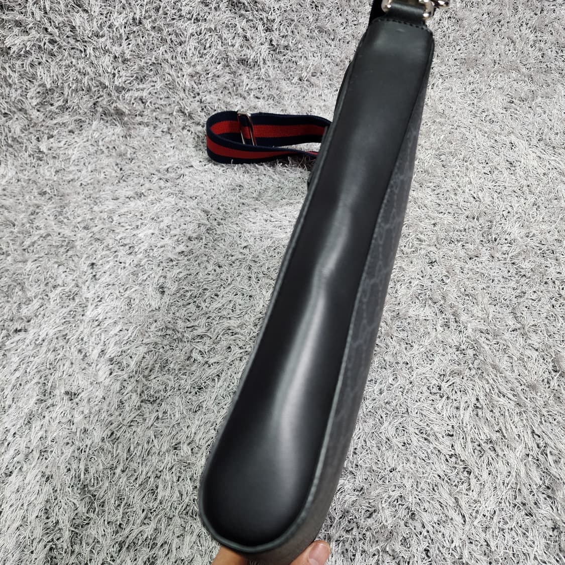 구찌 GG 수프림 웹 스트랩 블랙 메신저 크로스백 상품이미지3