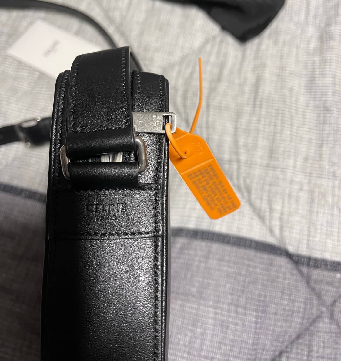 셀린느 미디엄 메신저백 블랙 새상품 상품이미지3