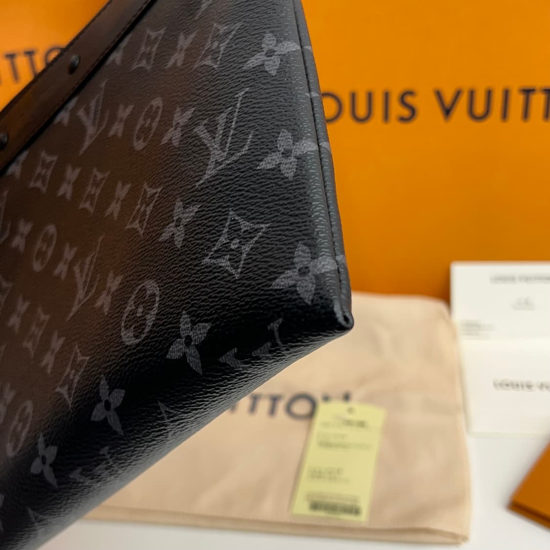 루이비통 포쉐트 투고 클러치 (풀박스) 상품이미지7