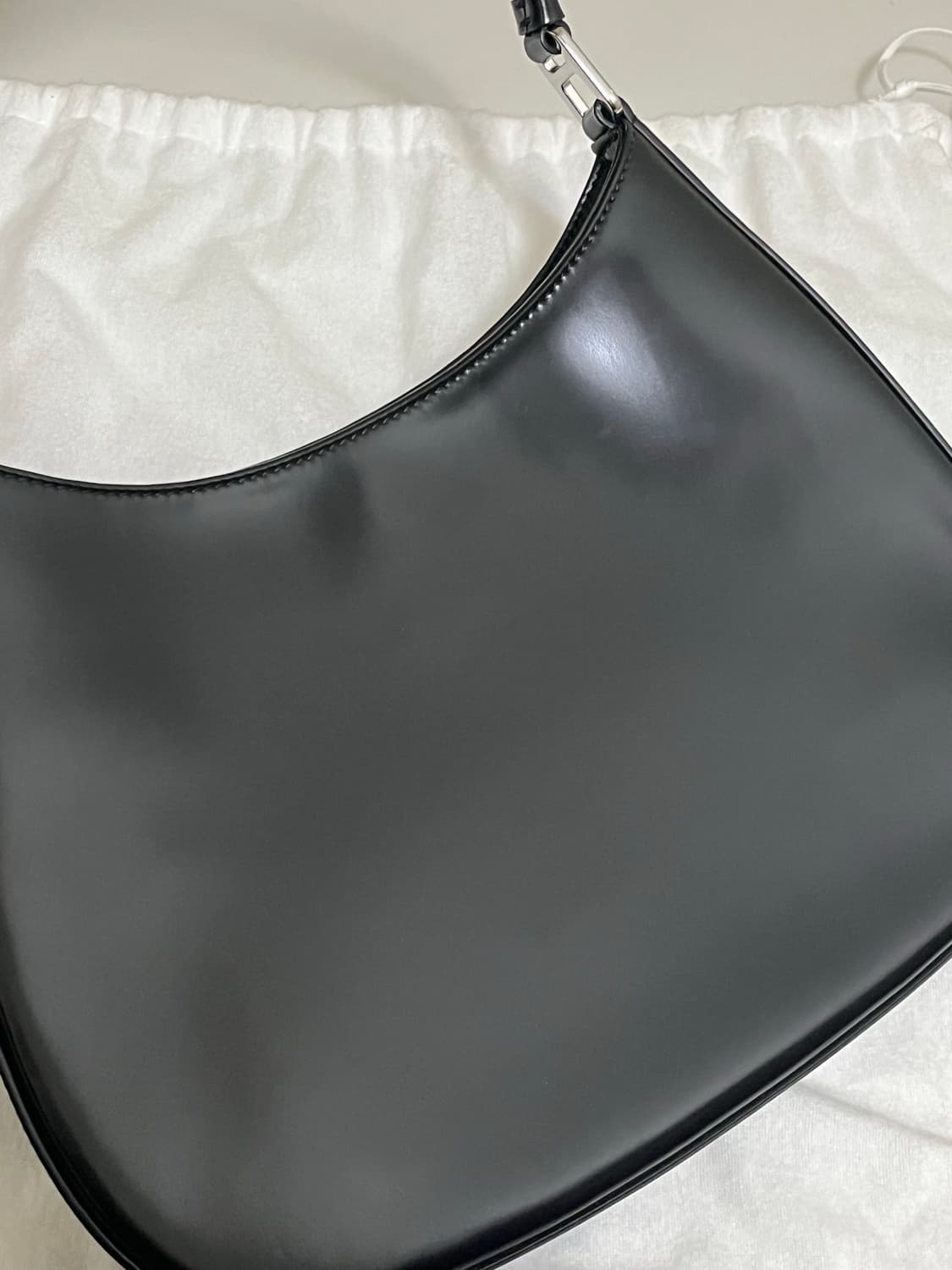 프라다 클레오 브러쉬드 호보백 상품이미지4