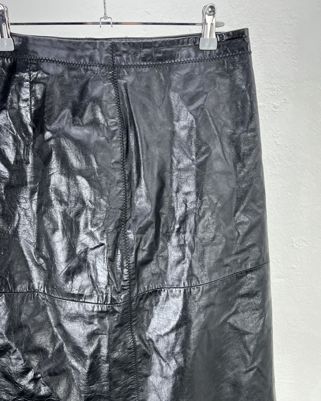 갭 스티치 맥시 슬릿 제뉴윈 레더 미디 스커트 상품이미지3