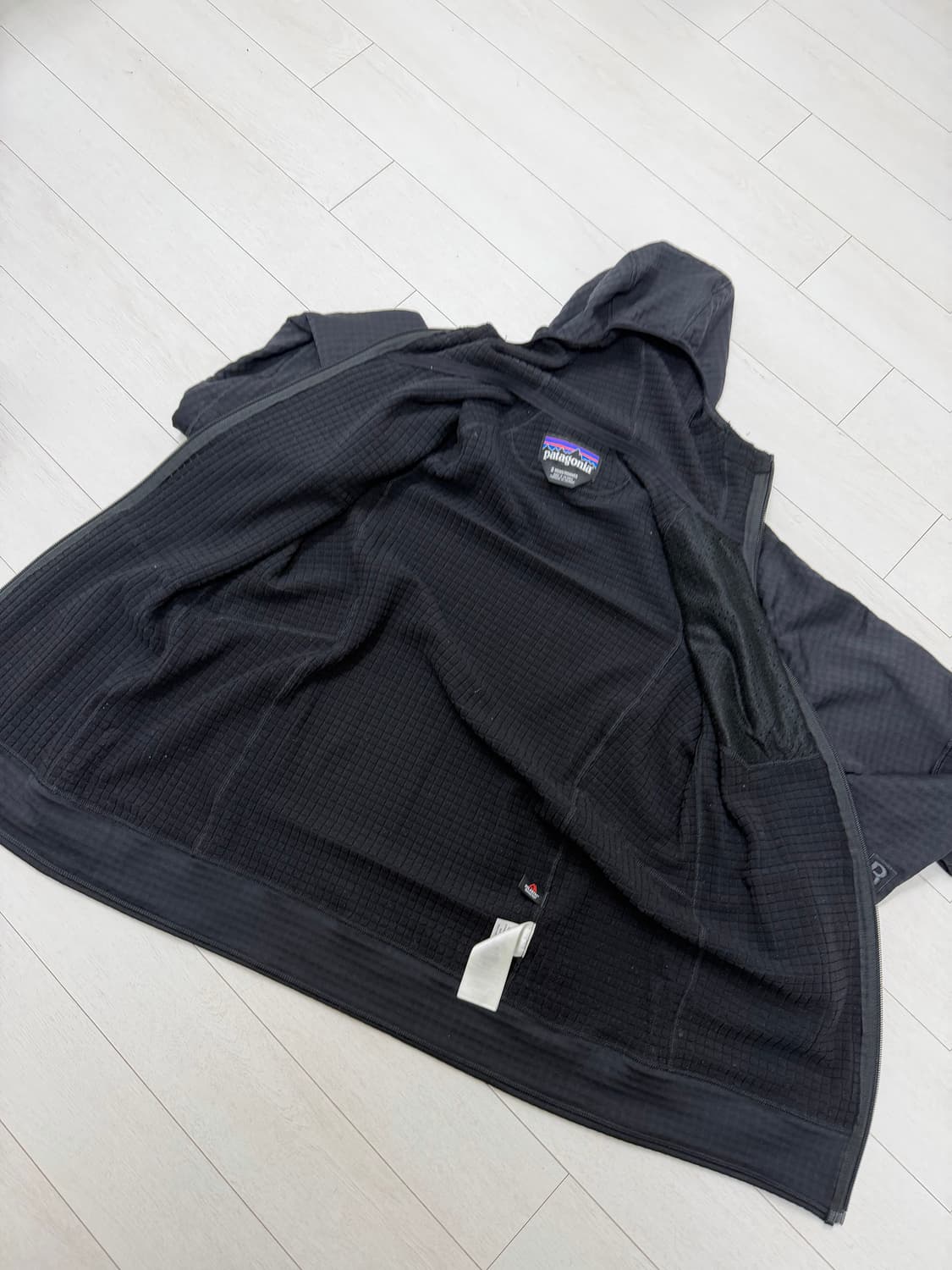 파타고니아 R1 풀집 후디 S 사이즈  상태 9.7/10  사진찍고 절대 상품이미지6